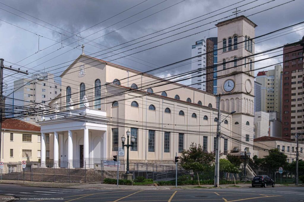 Arquitetura Curitiba: Um Olhar pelas Obras Mais Icônicas da Cidade - Igreja de São Francisco de Paula