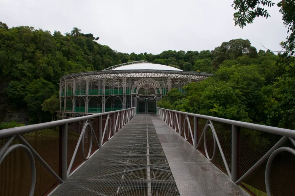 Arquitetura Curitiba: Um Olhar pelas Obras Mais Icônicas da Cidade - opera de arame