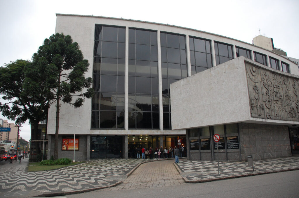 Arquitetura Curitiba: Um Olhar pelas Obras Mais Icônicas da Cidade - Teatro Guaíra