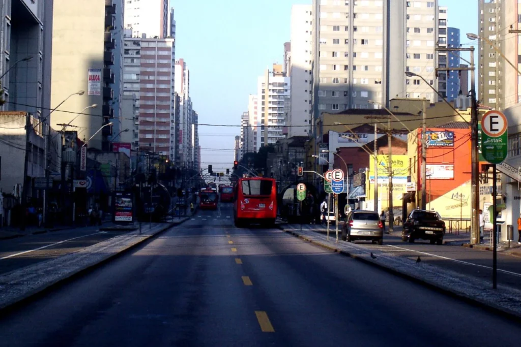 O Futuro dos Ônibus Biarticulados em Curitiba