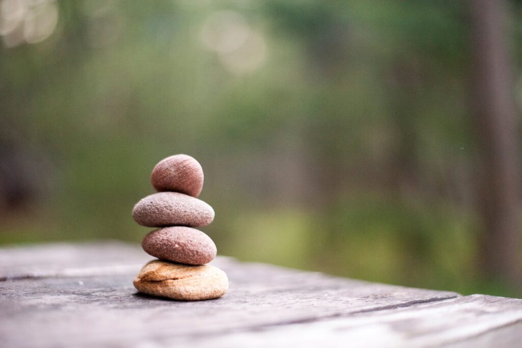 Meditação Guiada: Um Refúgio para a Ansiedade e o Estresse - Foto de nicollazzi xiong: https://www.pexels.com/pt-br/foto/quatro-formacao-rochosa-668353/