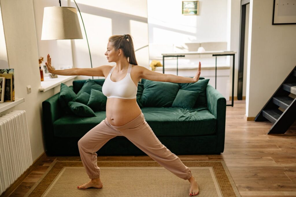 3 Movimentos para Começar Bem o Dia - Foto de Yan Krukau: https://www.pexels.com/pt-br/foto/ginastica-fitness-bem-estar-alongamento-7155371/